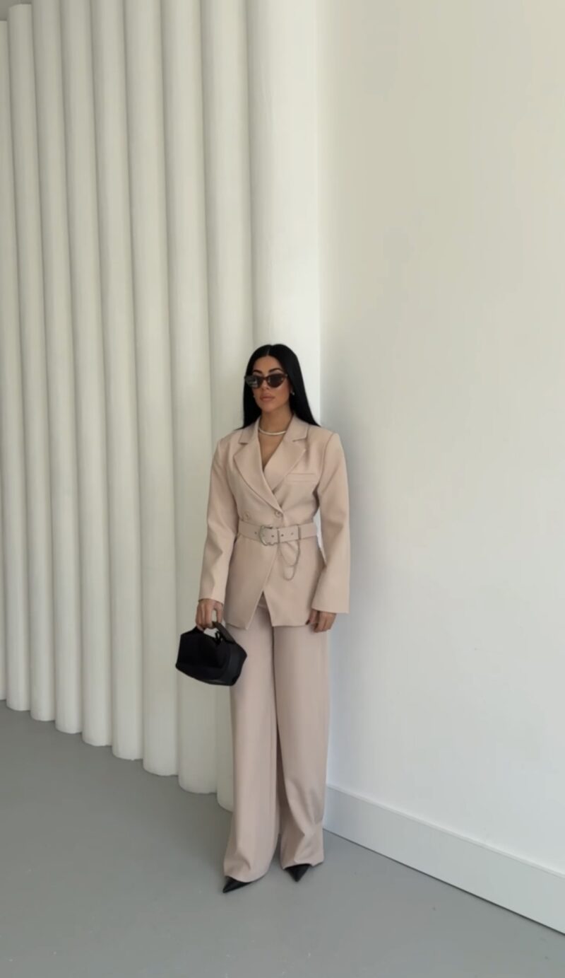 beige pak