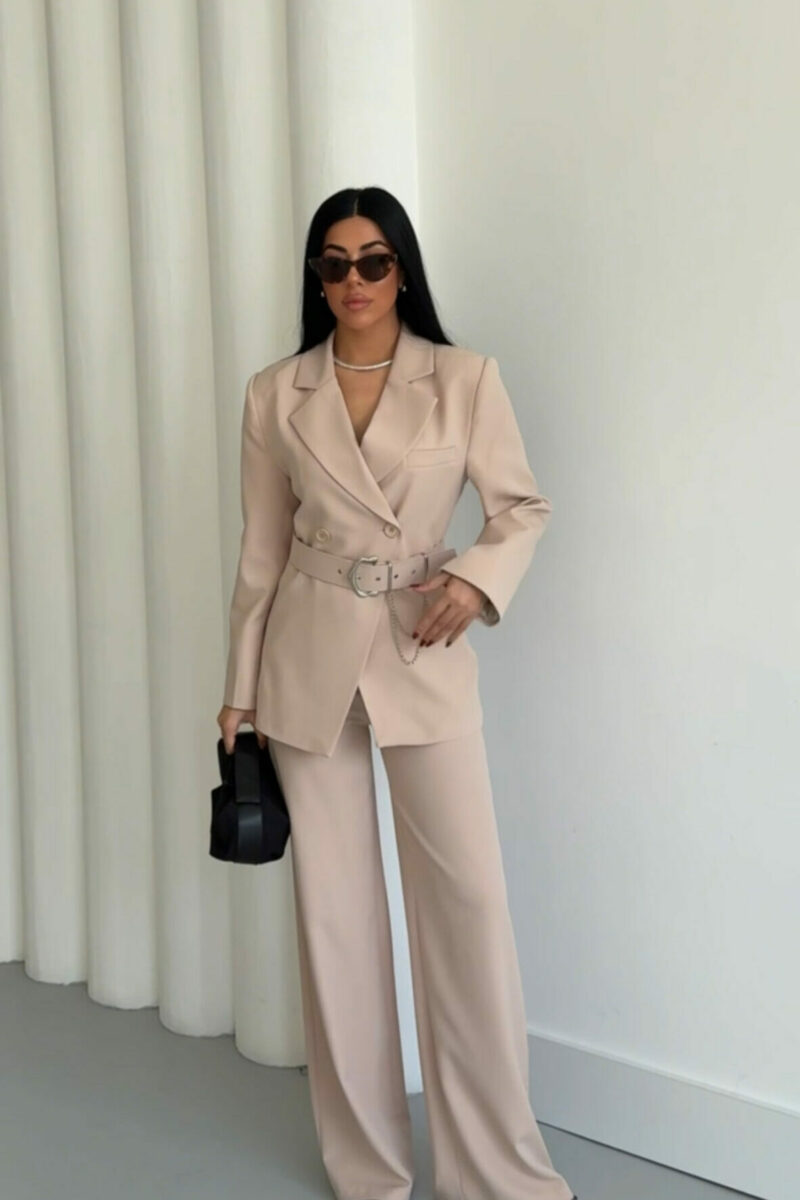 Beige pak