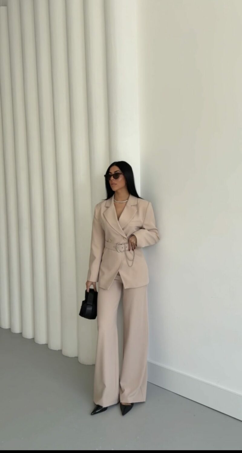 beige pak