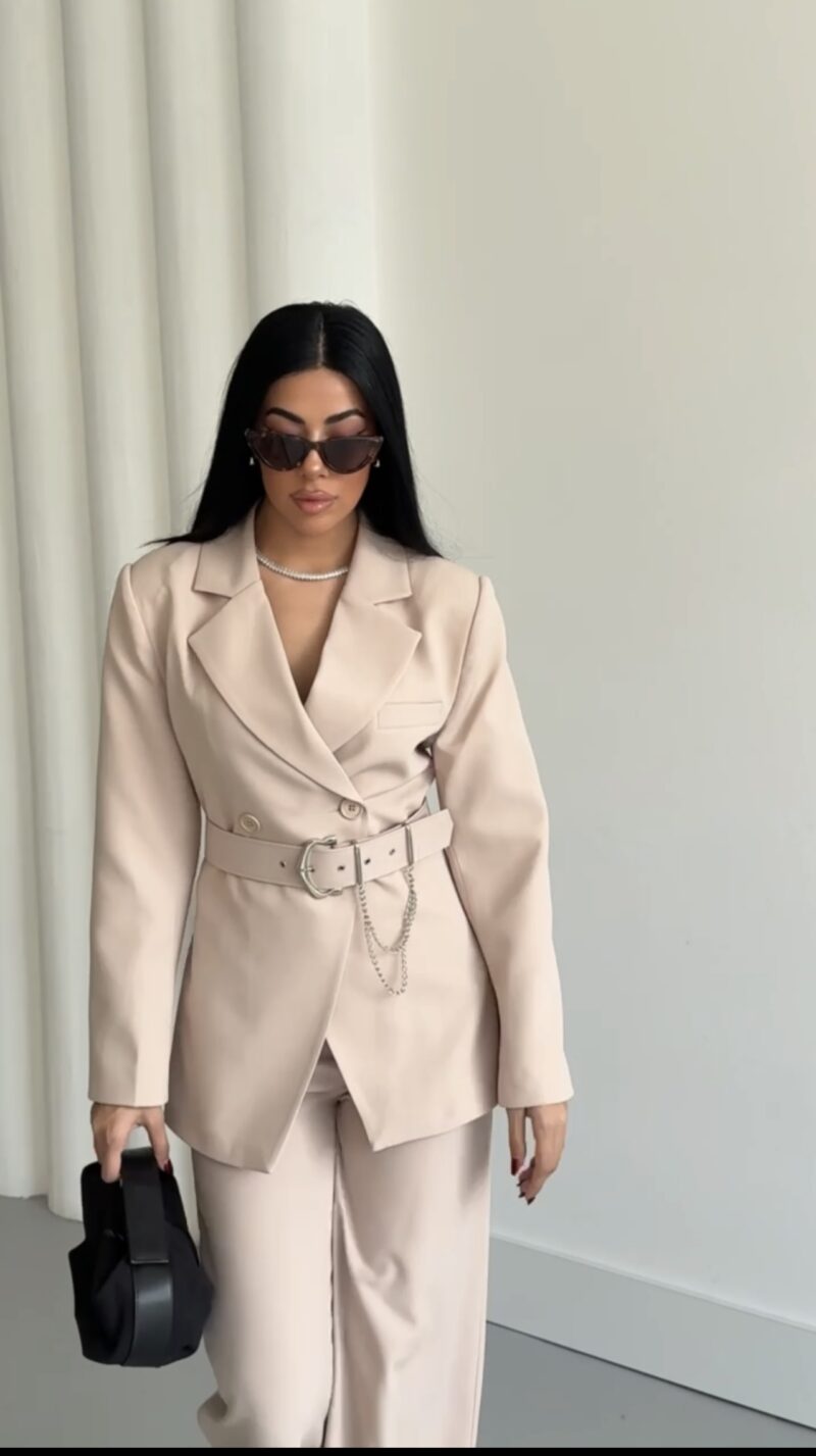 beige pak