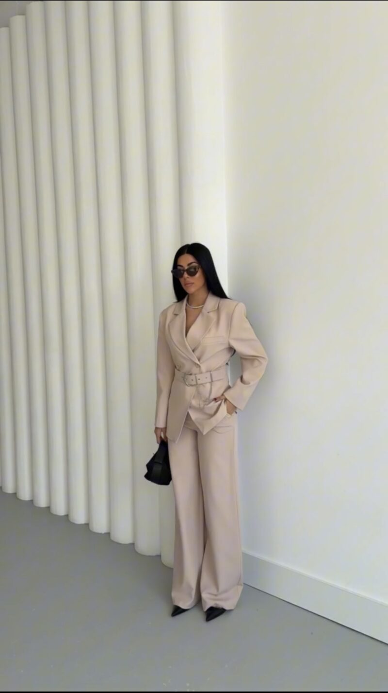beige pak
